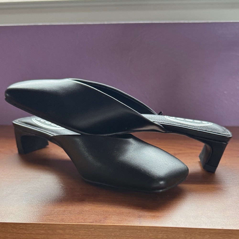 Black Women’s Square-Toe Mule Clogs